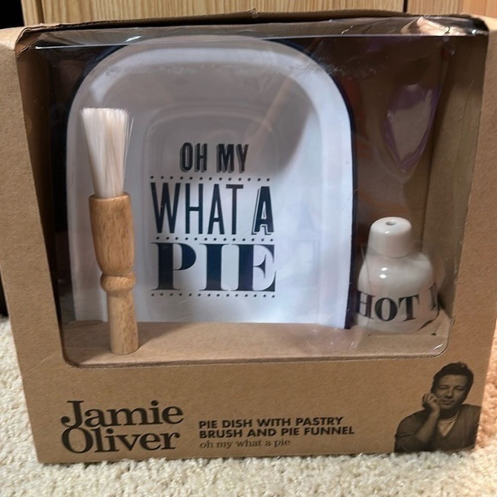 Jamie Oliver Pie Dish with pastry brush and pie funnel - New Gift Set